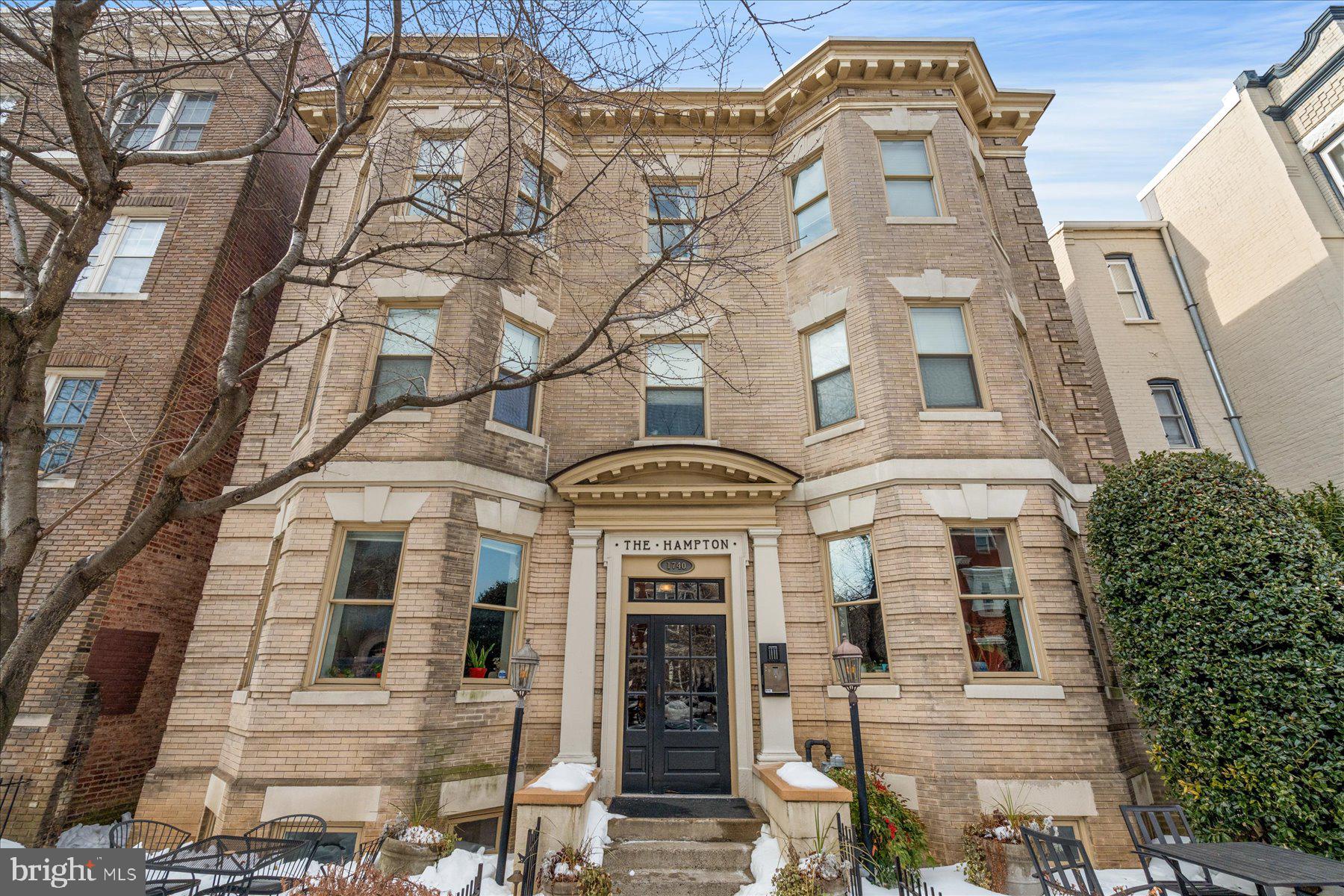 Welcome to The Hampton Condominiums!