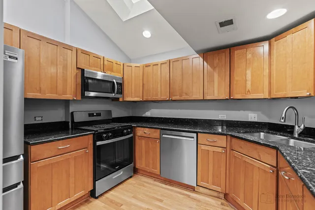 $359,990 | 120 Chicago Avenue, Unit A, Oak Park, IL 60302