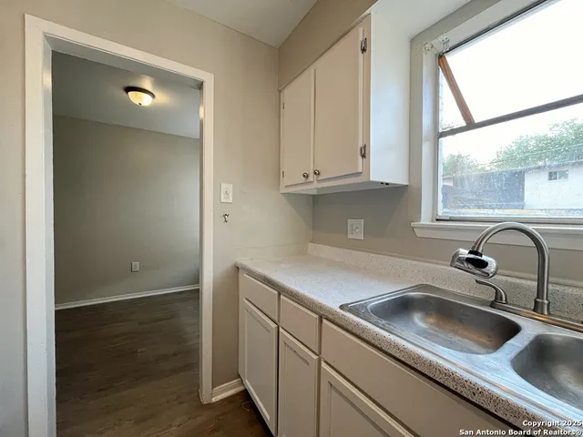 $925 | 2802 Lasses Boulevard, Unit 8, San Antonio, TX 78223