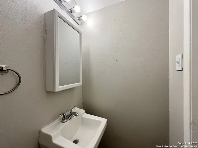 $925 | 2802 Lasses Boulevard, Unit 8, San Antonio, TX 78223