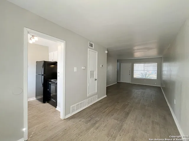 $925 | 2802 Lasses Boulevard, Unit 8, San Antonio, TX 78223