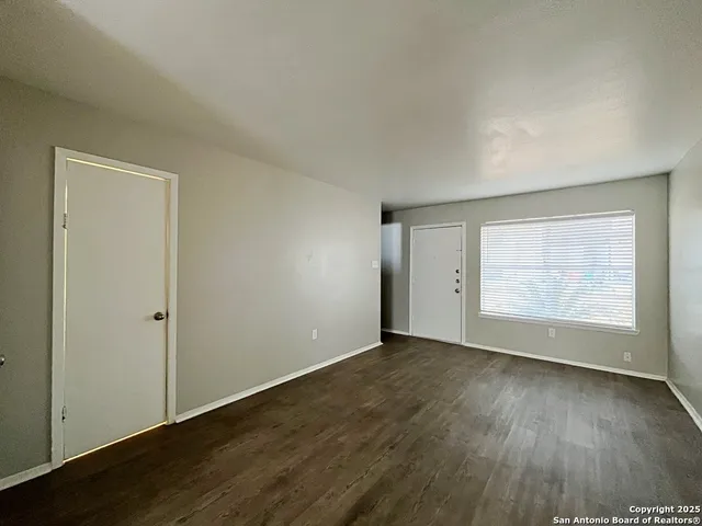 $925 | 2802 Lasses Boulevard, Unit 8, San Antonio, TX 78223