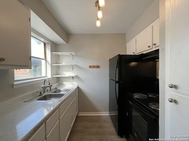 $925 | 2802 Lasses Boulevard, Unit 8, San Antonio, TX 78223