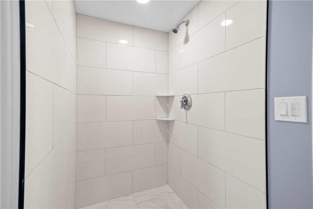 31 Lane A Coventry, RI 02816 - Photo 8 of 14