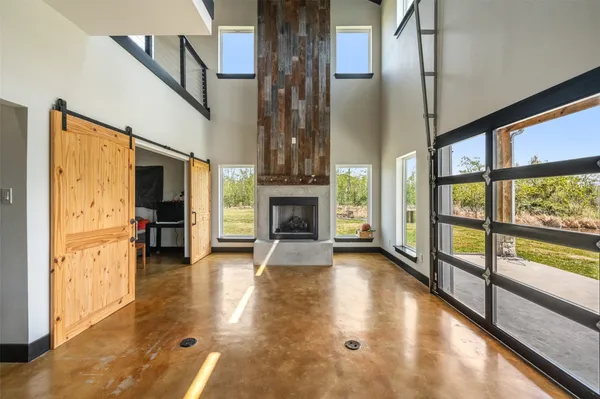 $695,000 | 975 County Road 182, Liberty, TX 77575