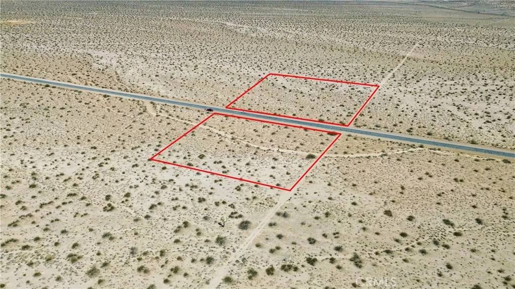 465 Shadow Mountain Road Helendale, CA 92342 - Photo 11 of 14 a view of a book shelf