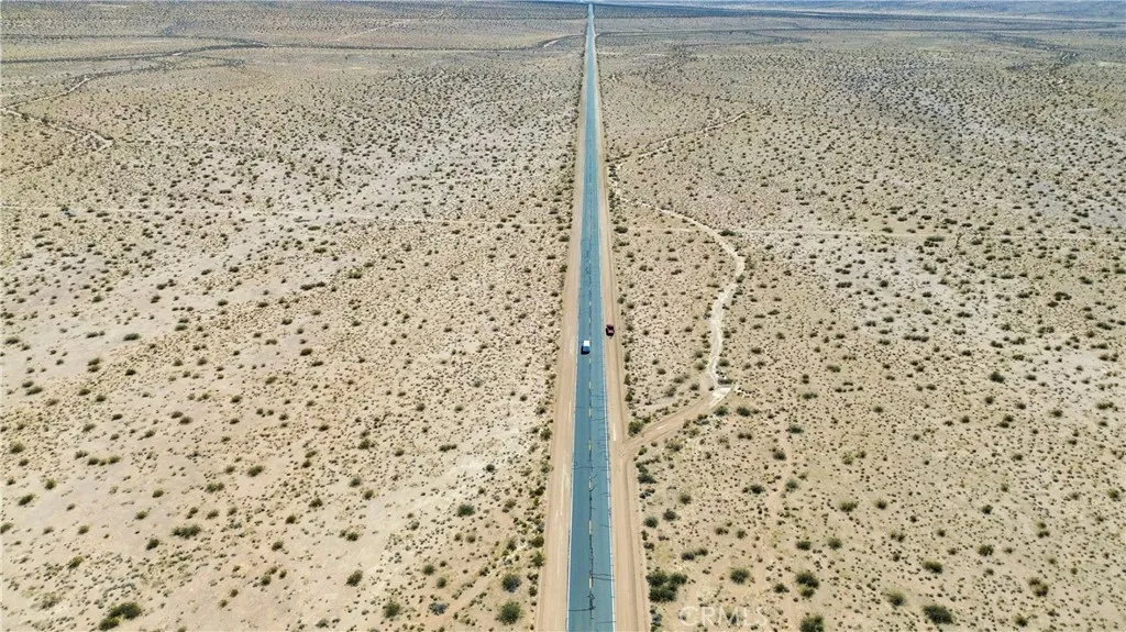 465 Shadow Mountain Road Helendale, CA 92342 - Photo 2 of 14 a bathroom with a shower curtain