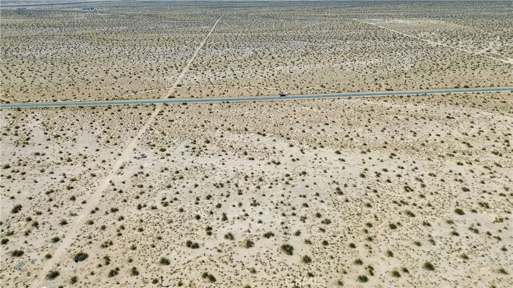 465 Shadow Mountain Road Helendale, CA 92342 - Photo 6 of 14 a bathroom with a shower