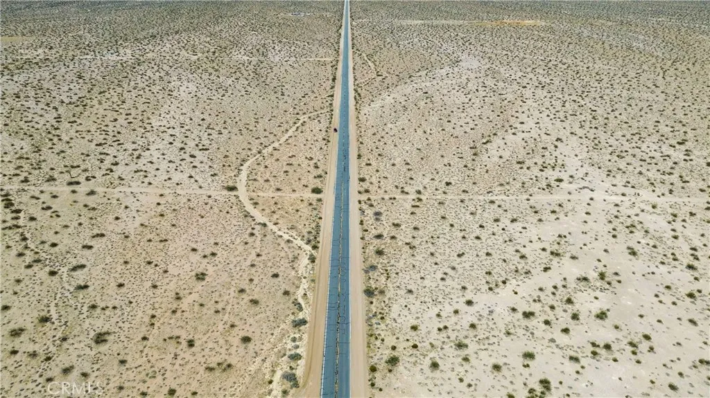 465 Shadow Mountain Road Helendale, CA 92342 - Photo 10 of 14 a bathroom with a shower and a shower