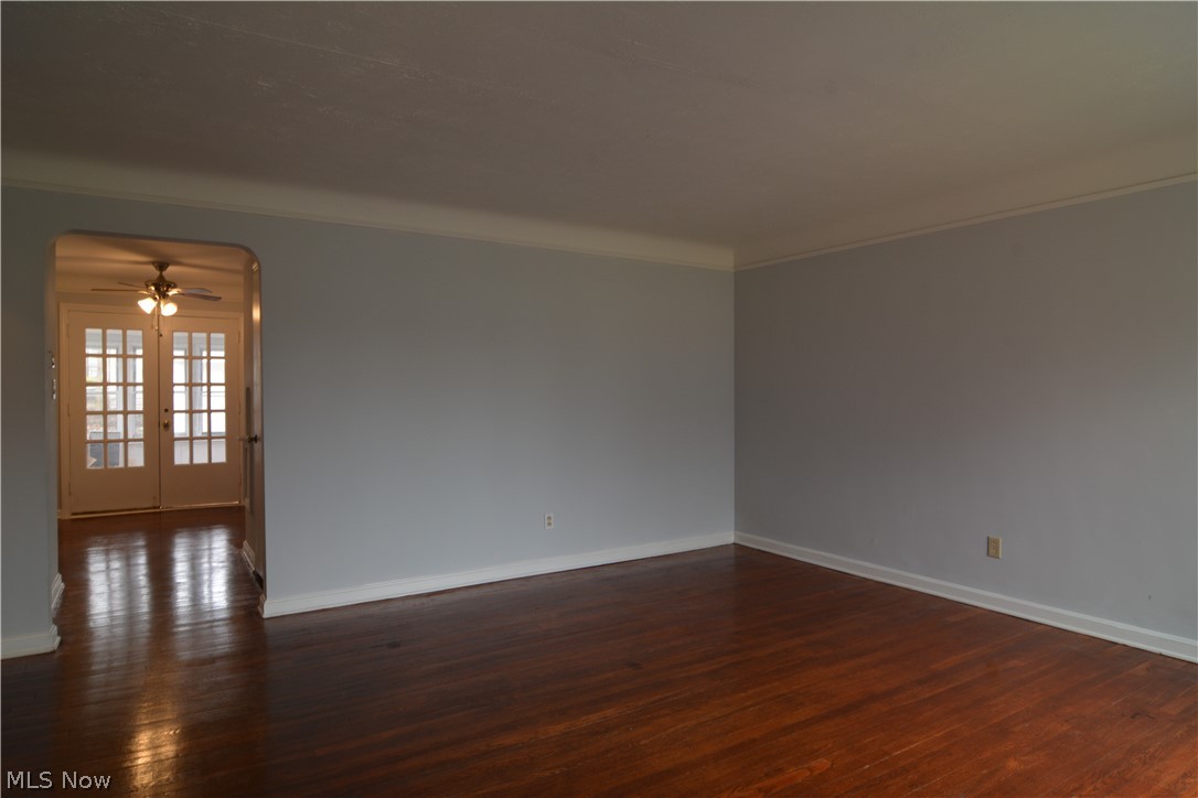 4082 Bayard Road Cleveland, OH 44121 - Photo 3 of 26