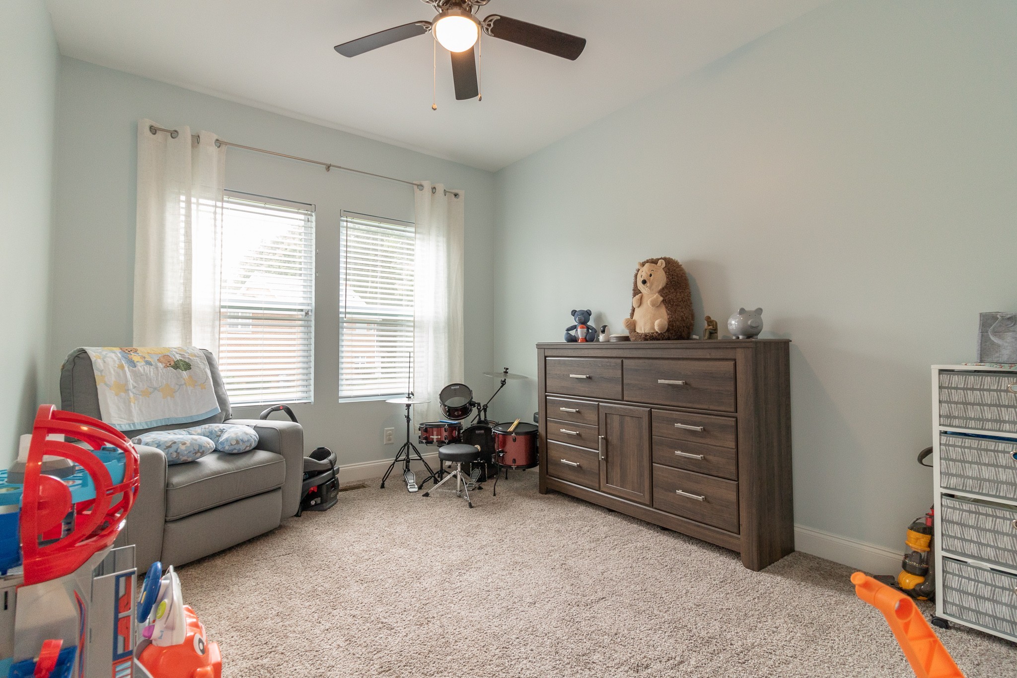 167 Fieldstone Lane Springfield, TN 37172 - Photo 13 of 36 a living room with furniture and a window