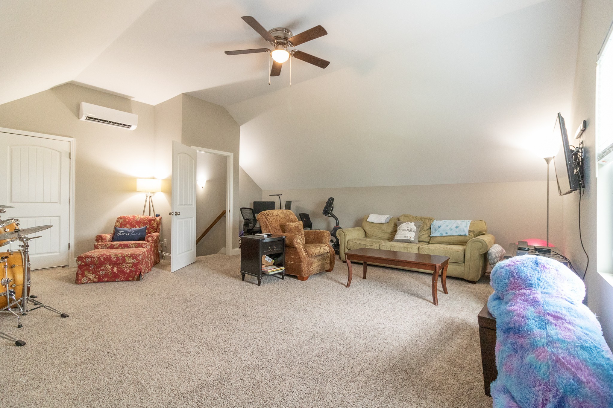 167 Fieldstone Lane Springfield, TN 37172 - Photo 28 of 36 a living room with furniture and a chandelier