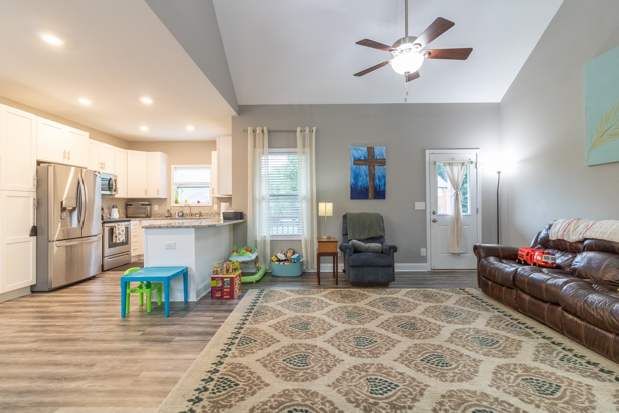 167 Fieldstone Lane Springfield, TN 37172 - Photo 6 of 36 a living room with furniture and kitchen view