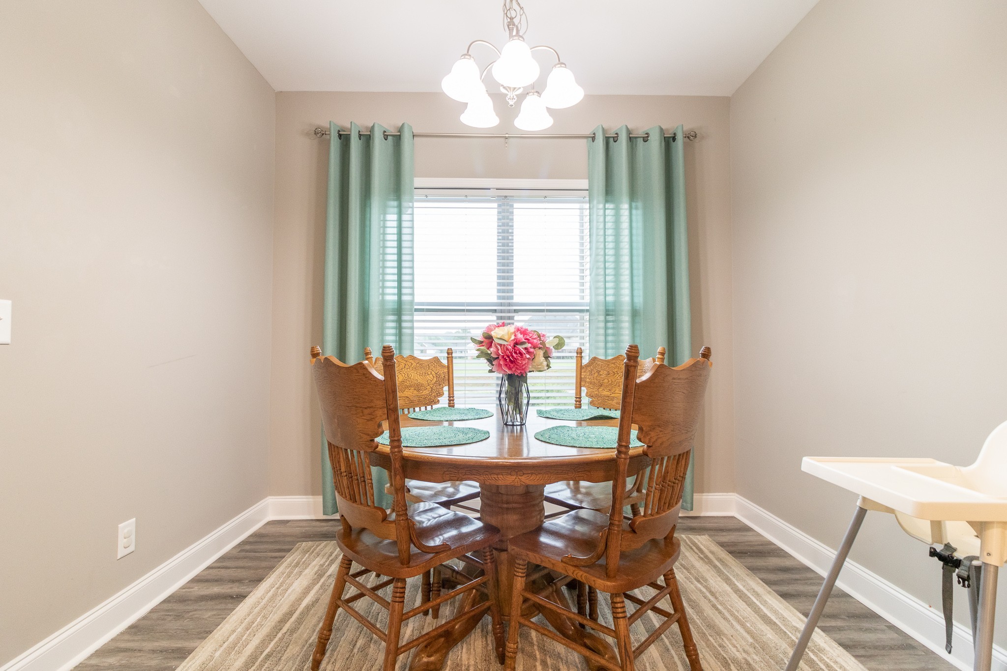 167 Fieldstone Lane Springfield, TN 37172 - Photo 8 of 36 a dining room with furniture and window