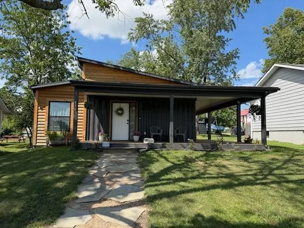 $299,950 | 608 West Miami Street, Paola, KS 66071