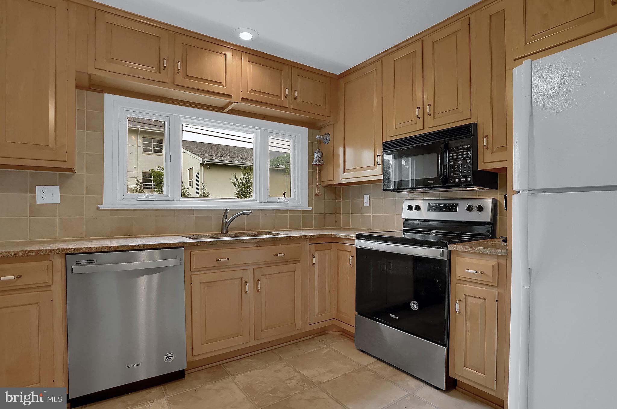 1213 Hillcrest Road Lancaster, PA 17603 - Photo 12 of 35 Gallery Image 12