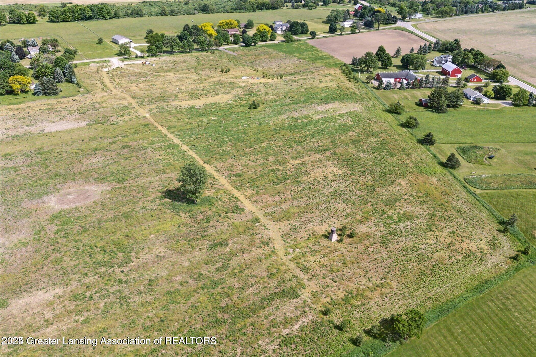 318 Ives Road Mason, MI 48854 - Photo 6 of 8 20241220194413458425000000-o