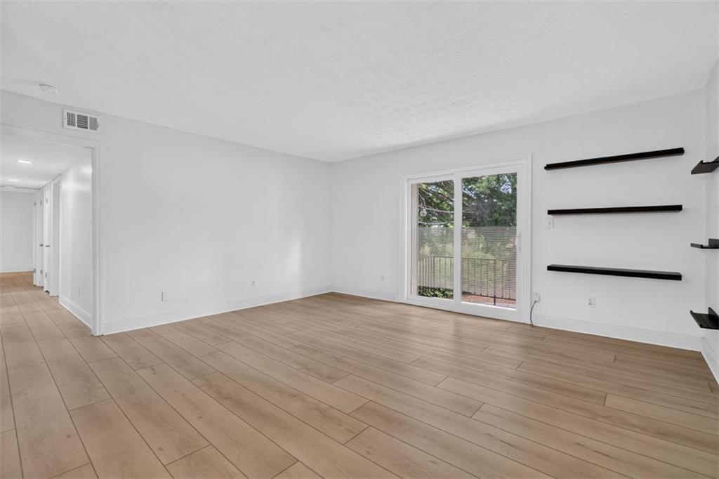 725 Dalrymple Road, Unit 7J Sandy Springs, GA 30328 - Photo 6 of 22 Gallery Image 6