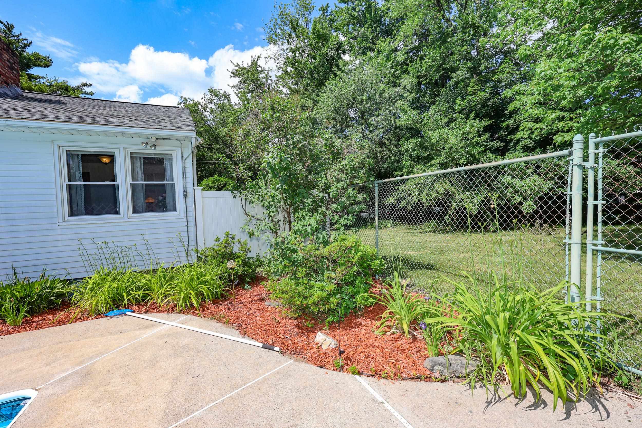 68 Robinson Road Nashua, NH 03060 - Photo 47 of 54