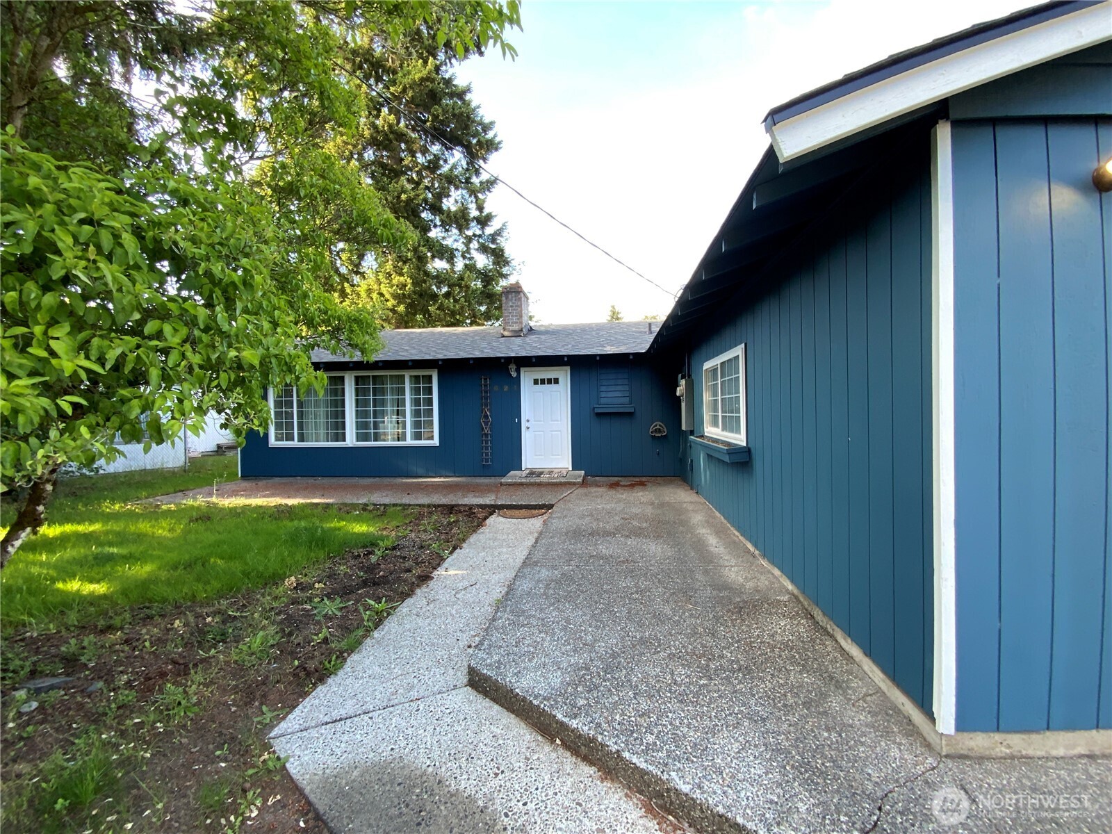 621 Brookdale Road East Tacoma, WA 98445 - Photo 2 of 14 a view of a house with a yard