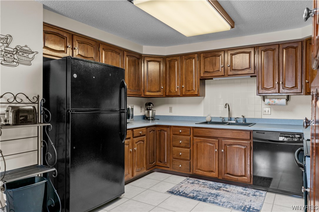 5295 Chestnut Ridge Road, Unit H Orchard Park, NY 14127 - Photo 11 of 27 Appliances stay