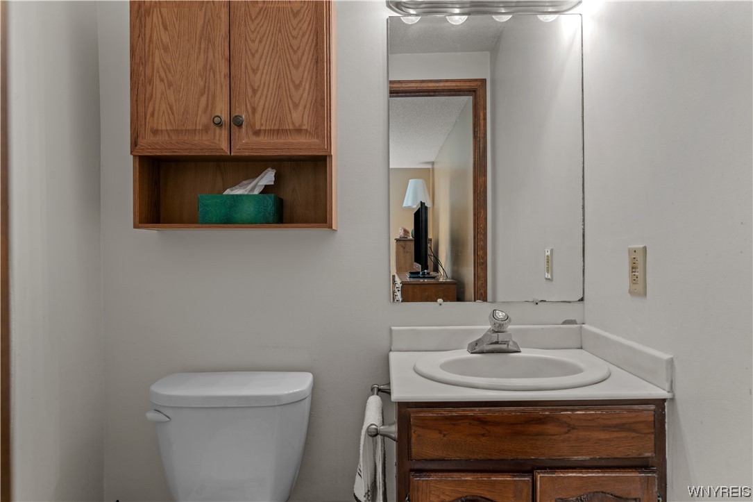 5295 Chestnut Ridge Road, Unit H Orchard Park, NY 14127 - Photo 18 of 27 Half bath of main bedroom