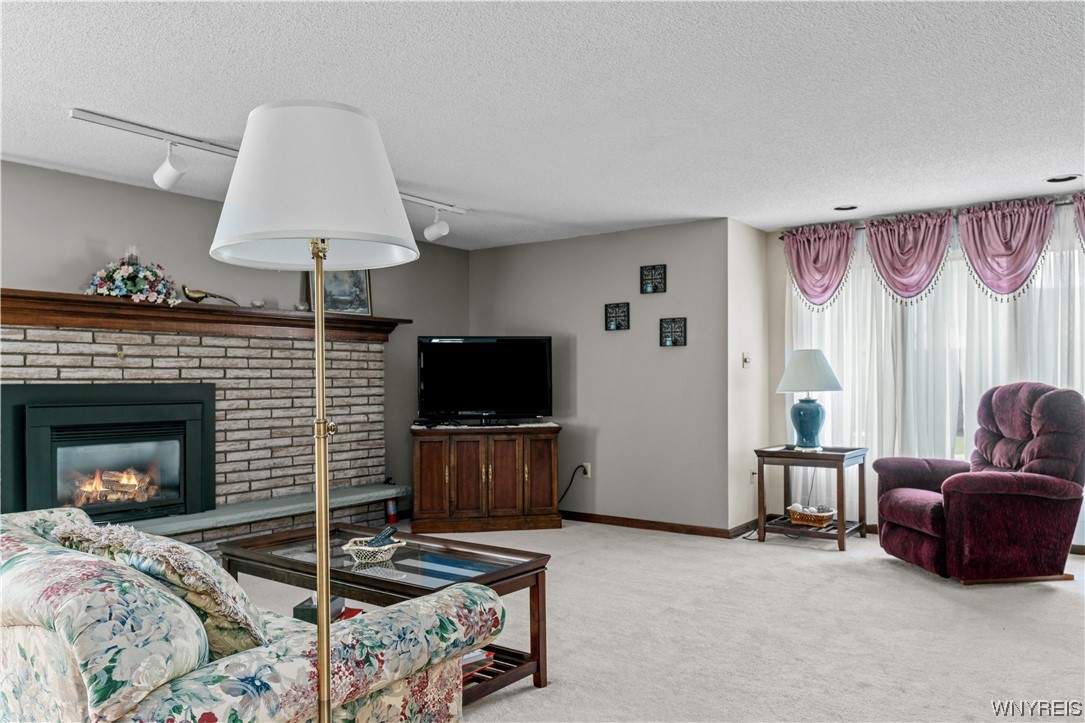 5295 Chestnut Ridge Road, Unit H Orchard Park, NY 14127 - Photo 3 of 27 Natural light