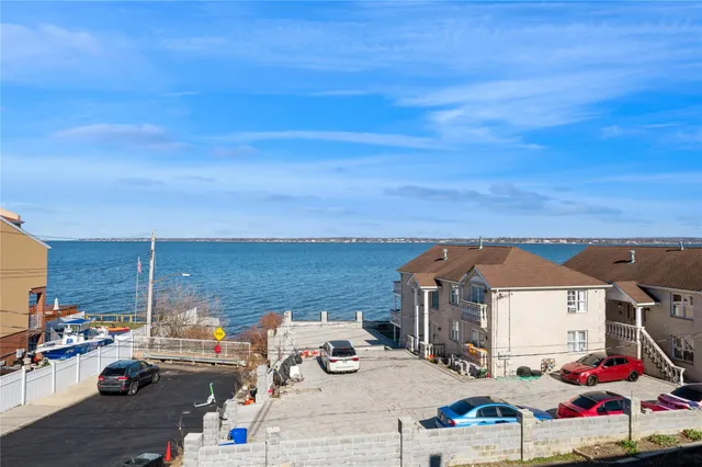 a view of roof with sitting area