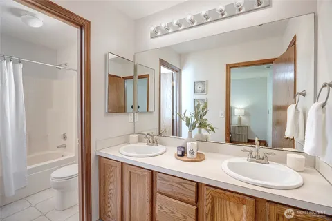 $870,000 | 4922 146th Place Southeast, Everett, WA 98208