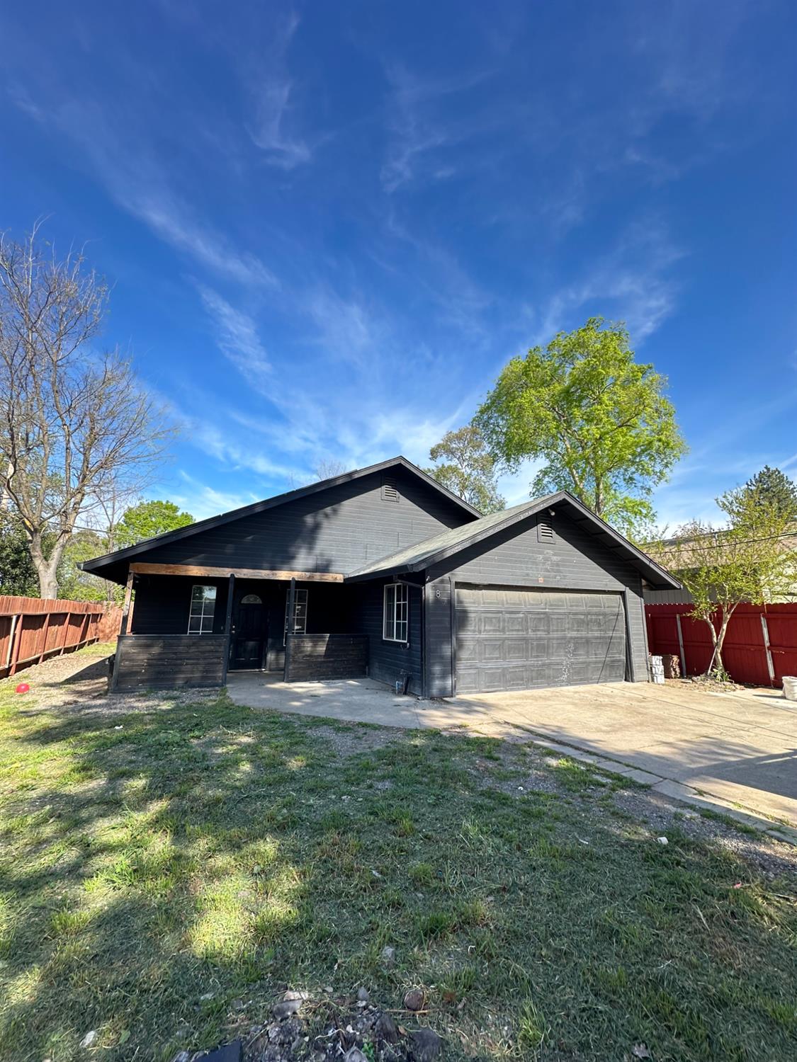 480 East 20th Street Chico, CA 95928 - Photo 1 of 11 a front view of a house with garden