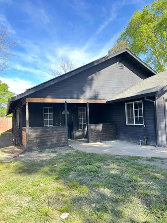 a view of a house with backyard and entertaining space