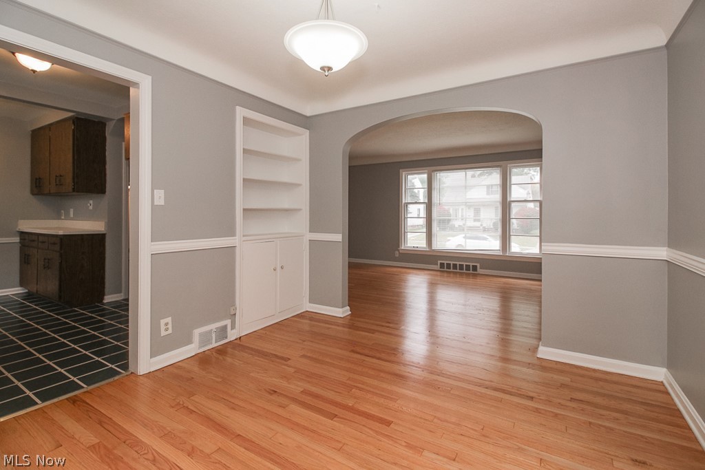 1105 Argonne Road Cleveland, OH 44121 - Photo 7 of 35 Gallery Image 7