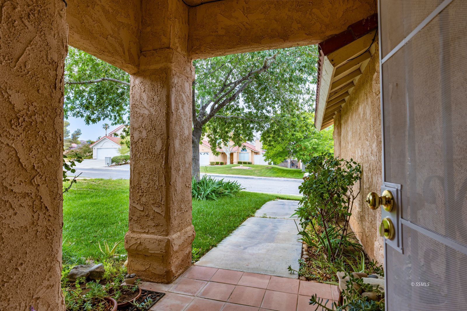 2122 South Del Rosa Drive Ridgecrest, CA 93555 - Photo 4 of 39