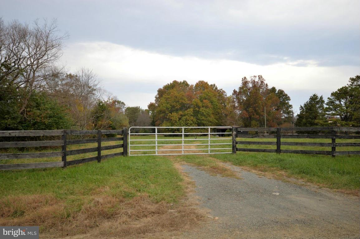 6018 Turner Road Broad Run, VA 20137 - Photo 2 of 6 Front gate