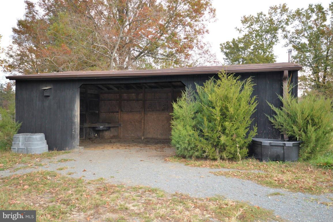 6018 Turner Road Broad Run, VA 20137 - Photo 5 of 6 Barn on property