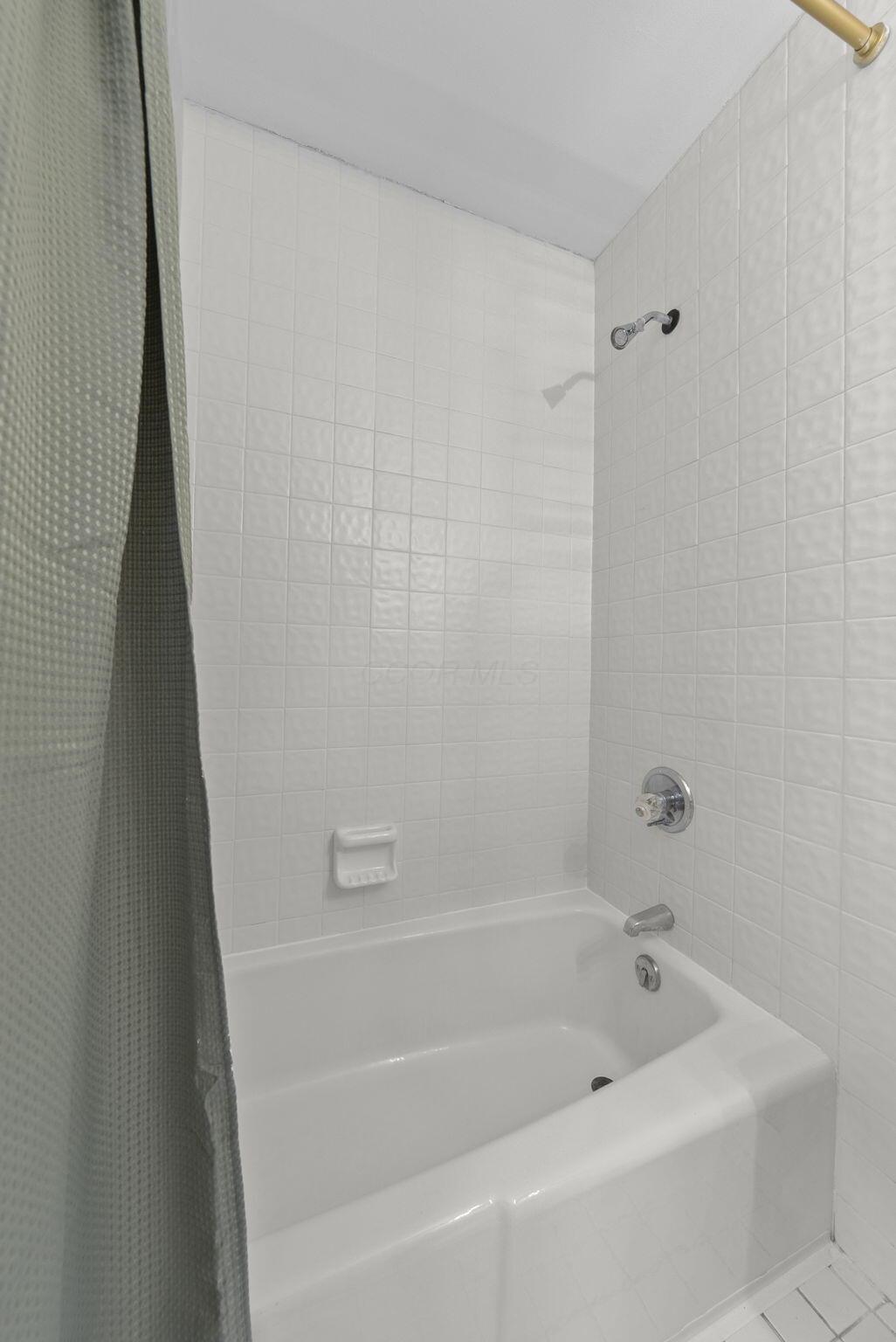 4200 Rudy Road Columbus, OH 43214 - Photo 34 of 78 En Suite Bath (3)