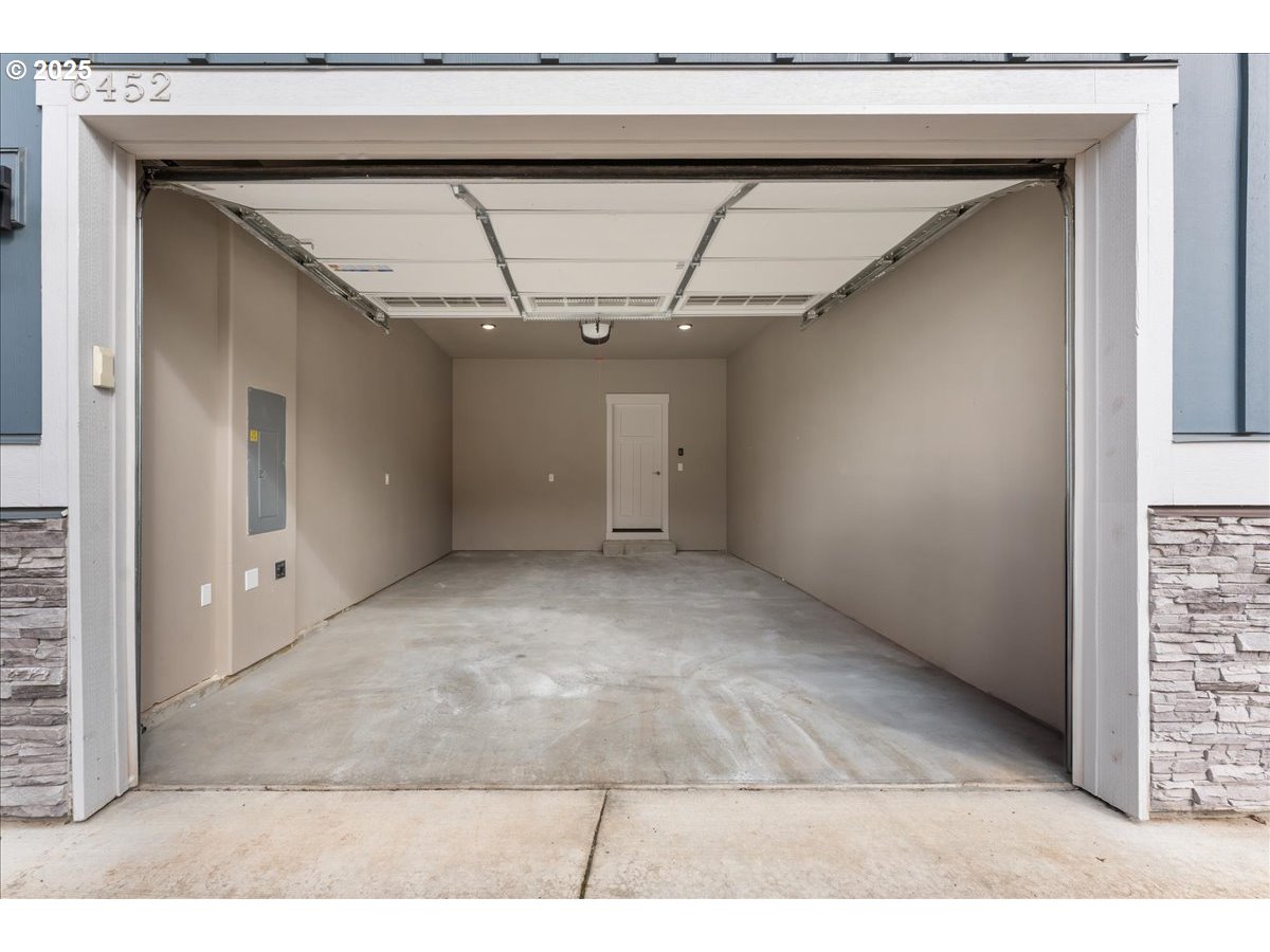 6452 Northwest Lambert Lane Camas, WA 98607 - Photo 38 of 43 a view of a garage