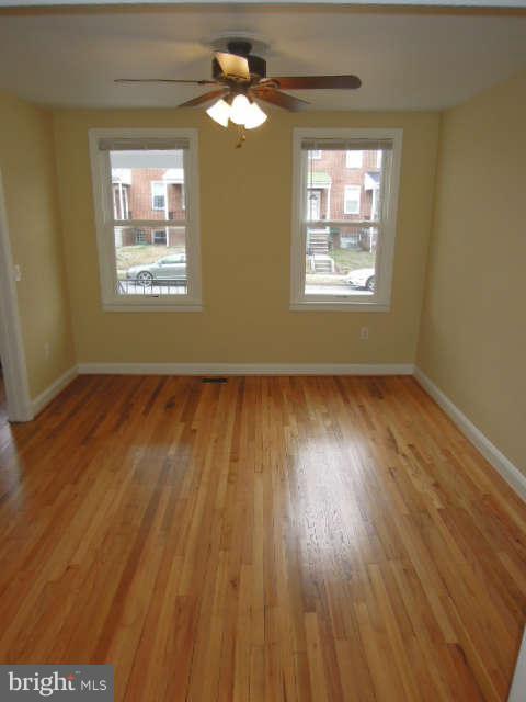 3579 Juneway Baltimore, MD 21213 - Photo 14 of 28 Living Room