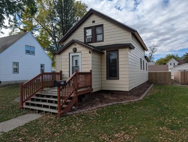 $69,500 | 526 1st Avenue Southeast, Wells, MN 56097