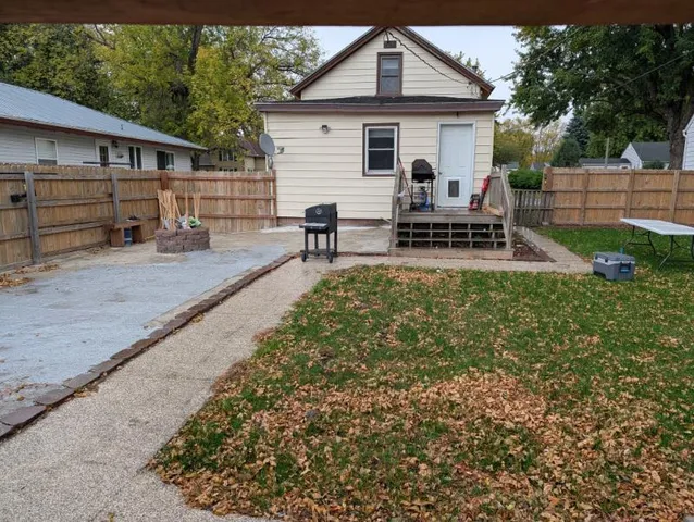 $69,500 | 526 1st Avenue Southeast, Wells, MN 56097