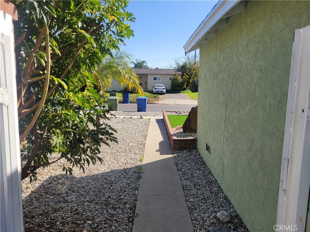 14223 Carl Street Arleta, CA 91331 - Photo 4 of 12