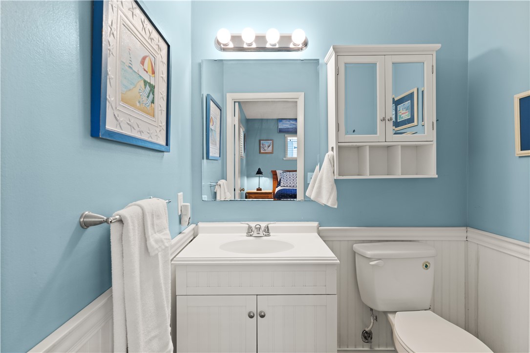 1915 2nd Avenue St. Simons Island, GA 31522 - Photo 22 of 33 Primary Half Bath