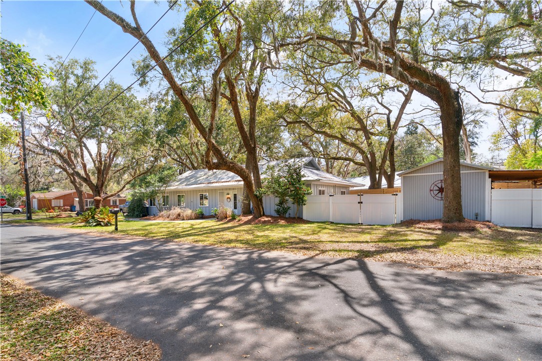 1915 2nd Avenue St. Simons Island, GA 31522 - Photo 3 of 33