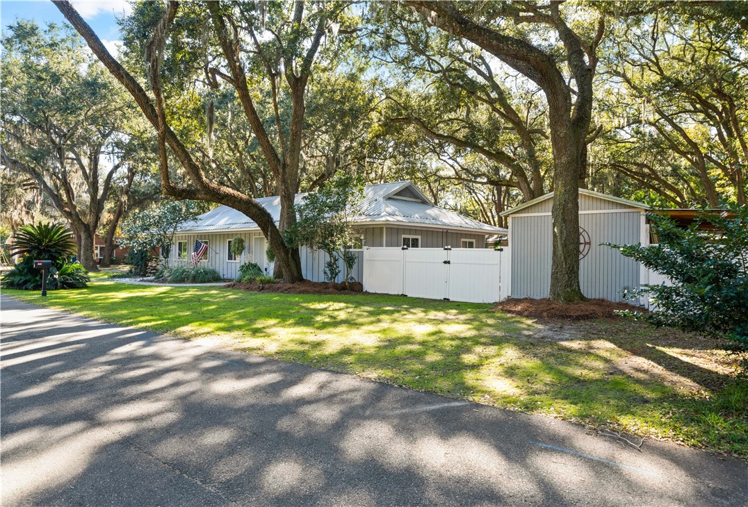 1915 2nd Avenue St. Simons Island, GA 31522 - Photo 4 of 33