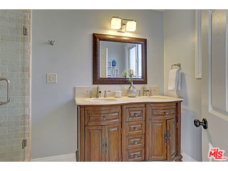 2315 South Cochran Avenue Los Angeles, CA 90016 - Photo 12 of 22