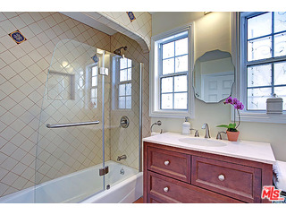 2315 South Cochran Avenue Los Angeles, CA 90016 - Photo 17 of 22