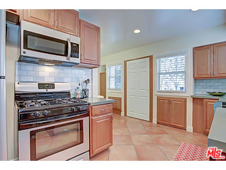 2315 South Cochran Avenue Los Angeles, CA 90016 - Photo 10 of 22