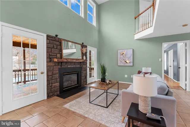 $630,000 | 15 Feldspar Way, Fredericksburg, VA 22405