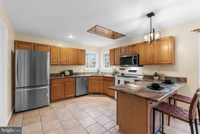 $630,000 | 15 Feldspar Way, Fredericksburg, VA 22405