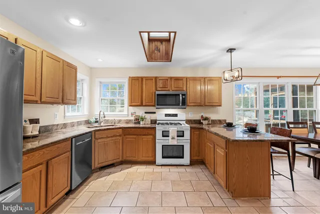 $630,000 | 15 Feldspar Way, Fredericksburg, VA 22405